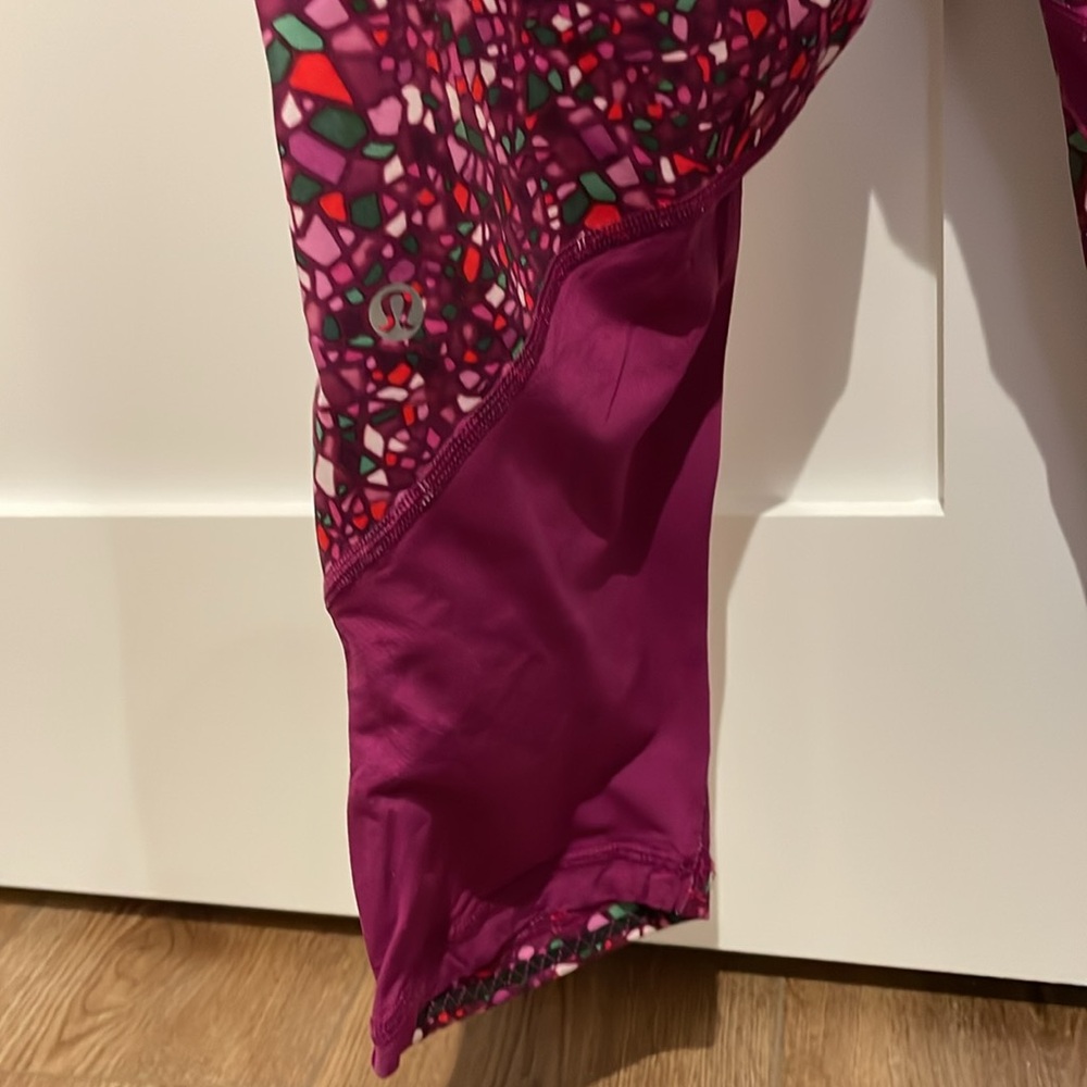 Lululemon bottoms (reach below the knee) - Picture 4 of 4